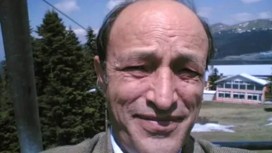 Önce eşinin sonra kendi kafasına sıktı