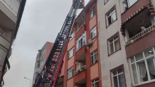 Korkutan yangın: 2 kişi dumandan etkilendi