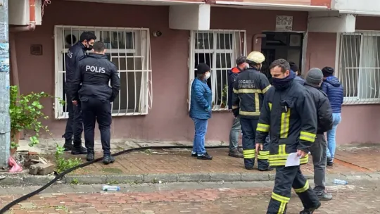 Korkutan yangın: 2 kişi dumandan etkilendi