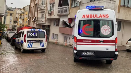 Korkutan yangın: 2 kişi dumandan etkilendi