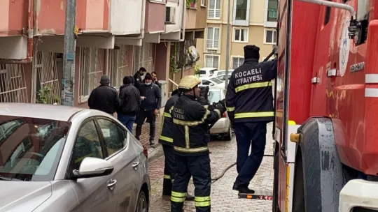 Korkutan yangın: 2 kişi dumandan etkilendi