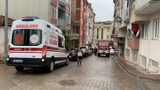 Korkutan yangın: 2 kişi dumandan etkilendi
