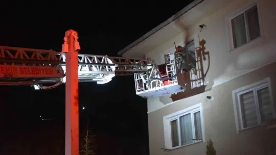 Kocaeli'de korkutan yangın: 7 kişi dumandan etkilendi