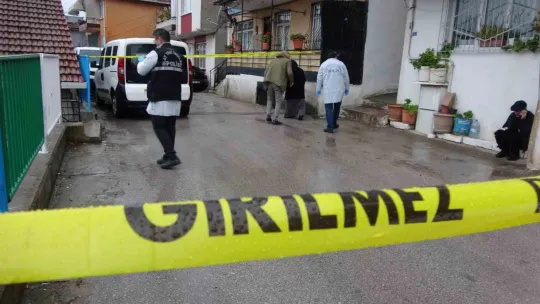 6 el ateş ederek kuzenini öldürdü