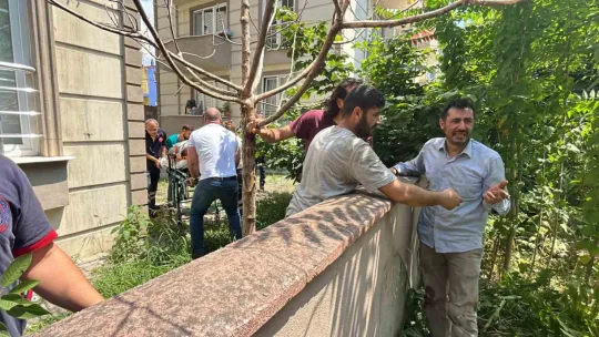 Kocaeli'de metruk ev çöktü: 2 kişi hayatını kaybetti