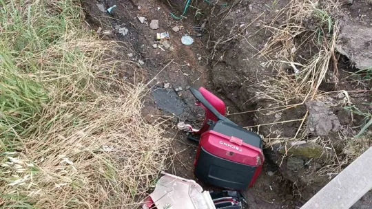 Kocaeli'de motosiklet bariyerlere çarptı