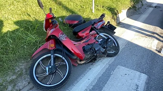 Kocaeli'de motosiklet ile otomobil çarpıştı: 3 yaralı