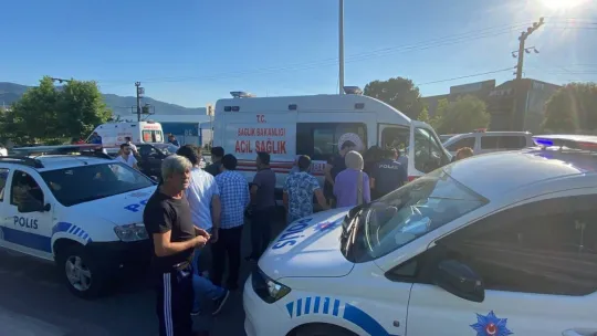 Kocaeli'de motosiklet ile otomobil çarpıştı: 3 yaralı