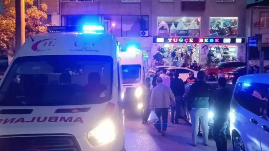 Kocaeli'de motosiklet ile otomobil kafa kafaya çarpıştı: 2 yaralı