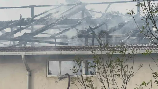 Kocaeli'de mutfak tezgahları üretim tesisinde korkutan yangın