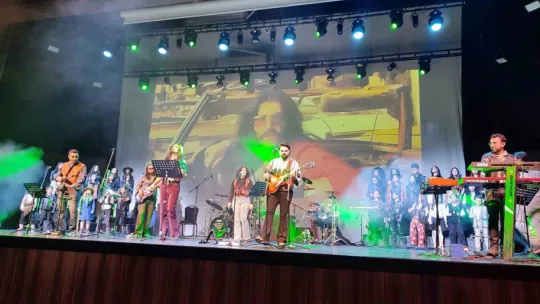 Kocaeli'de öğrenciler Barış Manço şarkılarıyla yarıştı