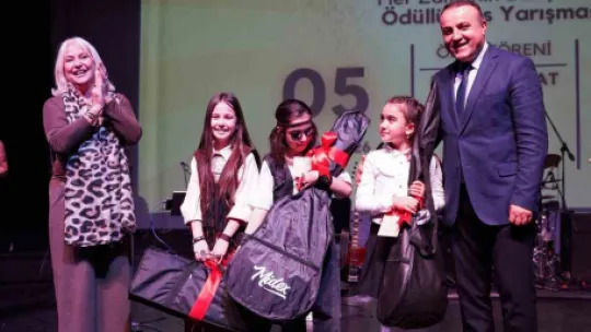 Kocaeli'de öğrenciler Barış Manço şarkılarıyla yarıştı