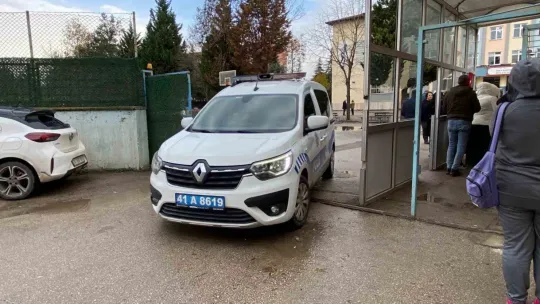 Kocaeli'deki okulda silahlı rehine paniği!