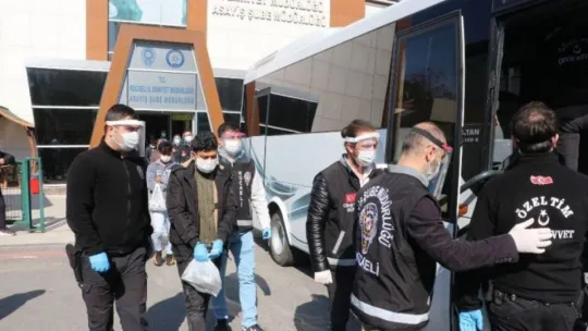 Kocaeli'de öldürdükleri adamı yol kenarına atan sanıkların ifadeleri kan dondurdu!