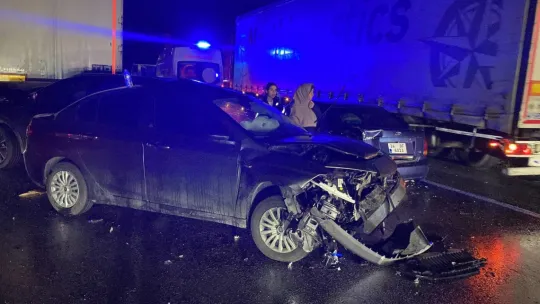 Kocaeli'de ortalık savaş alanına döndü: 26 araç kazaya karıştı