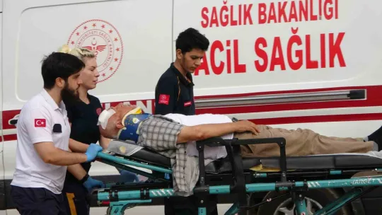 Kocaeli'de otomobiller çarpıştı: 2'si çocuk 8 yaralı