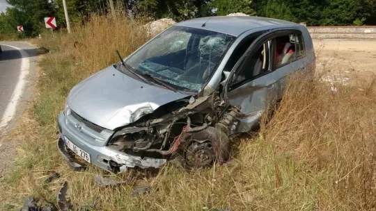Kocaeli'de otomobiller çarpıştı: 2'si çocuk 8 yaralı