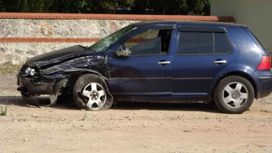 Kocaeli'de otomobiller çarpıştı: 2'si çocuk 8 yaralı