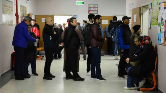 Kocaeli'de oy verme işlemleri başladı