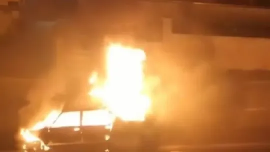 Kocaeli'de park halindeki araçta yangın