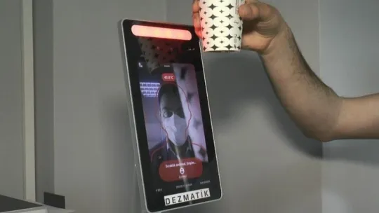 Kocaeli'de personele ihtiyaç duyulmayan akıllı dezenfektan cihazı üretildi!