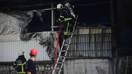 Kocaeli'de petrol firmasında çıkan yangın güçlükle söndürüldü