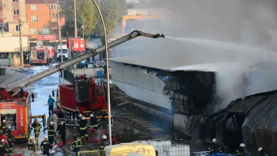 Kocaeli'de petrol firmasında çıkan yangın güçlükle söndürüldü