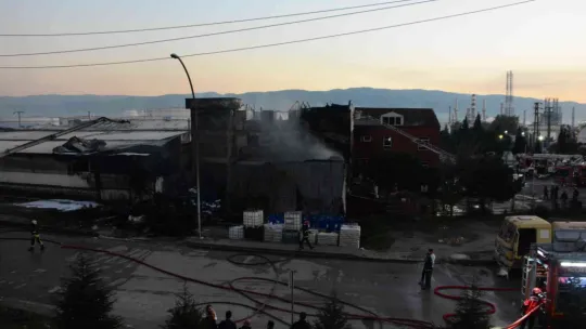 Kocaeli'de petrol firmasında çıkan yangın güçlükle söndürüldü