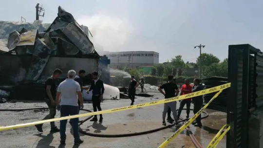 Kocaeli'de plastik fabrikasında çıkan yangın kontrol altına alındı
