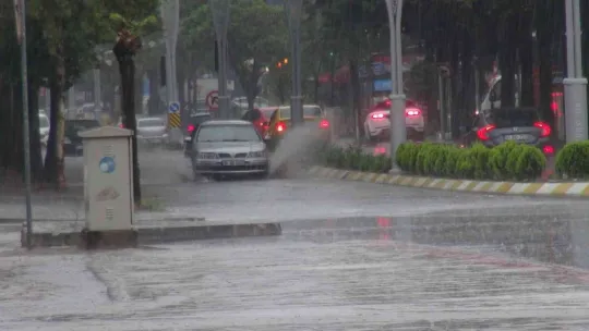 Kocaeli'de sağanak başladı