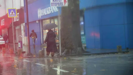 Kocaeli'de sağanak günlük yaşamı olumsuz etkiledi