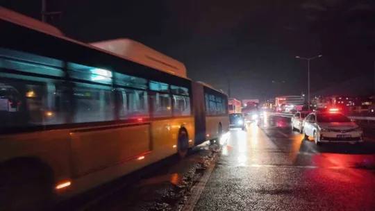 Kocaeli'de sağanak yağış alt geçitleri göle çevirdi