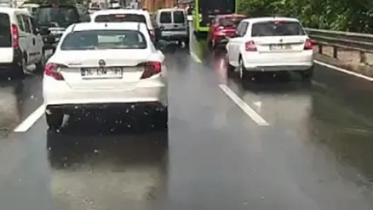 Kocaeli'de sağanak yağış sonrası kanallar taştı