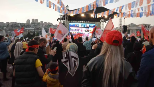 Kocaeli'de vatandaşlar sokağa akın etti