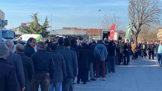 Kocaeli'de şehitler için mevlit okutuldu, yemek dağıtıldı