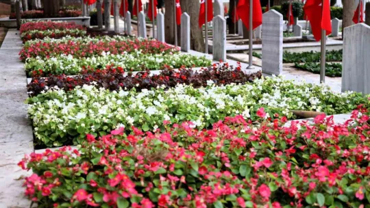 Kocaeli'de şehitlikler unutulmuyor