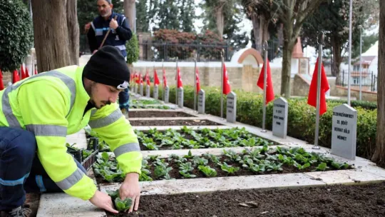 Kocaeli'de şehitlikler unutulmuyor