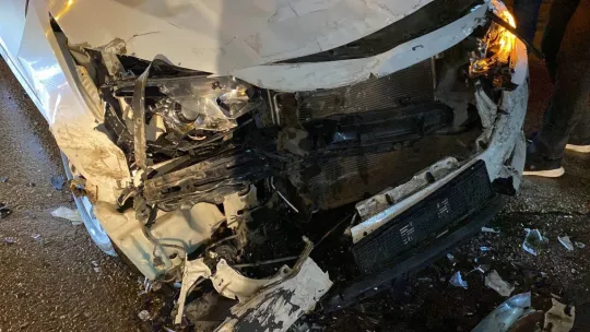İzmit'te servis minibüsü otomobille çarpıştı: 4 yaralı