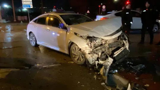 İzmit'te servis minibüsü otomobille çarpıştı: 4 yaralı