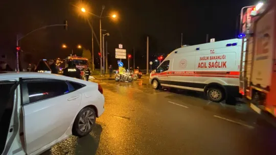 İzmit'te servis minibüsü otomobille çarpıştı: 4 yaralı
