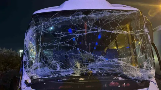 Kocaeli'de servis minibüsü tıra çarptı: 6 yaralı