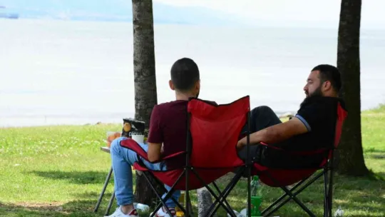 Kocaeli'de sıcaktan bunalan soluğu sahilde aldı