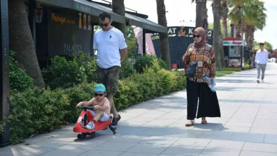 Kocaeli'de sıcaktan bunalan soluğu sahilde aldı