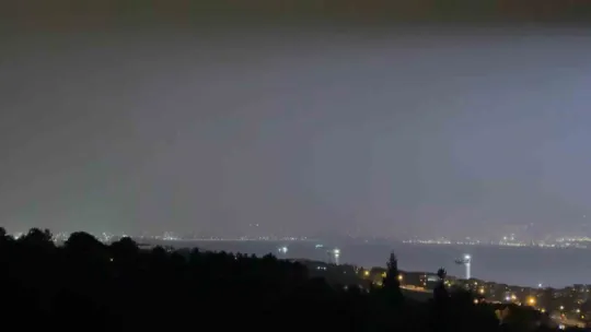 Kocaeli'de şimşekler adeta geceyi gündüze çevirdi