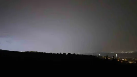 Kocaeli'de şimşekler adeta geceyi gündüze çevirdi
