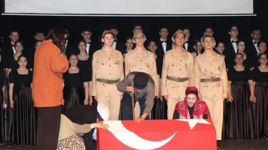 Kocaeli'de tarihi figürlerin de yer aldığı orotoryo gösterisi