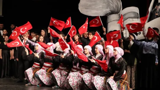 Kocaeli'de tarihi figürlerin de yer aldığı orotoryo gösterisi