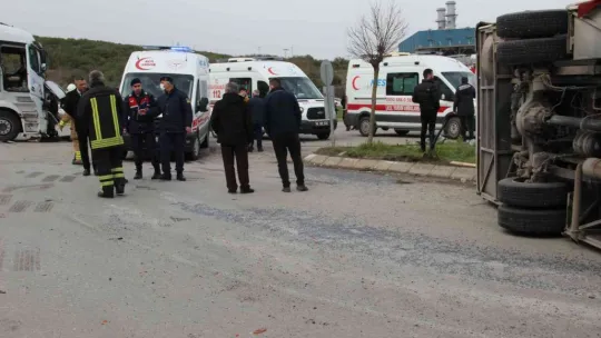Kocaeli'de tır ile işçi servisi çarpıştı: 2'si ağır 25 yaralı!