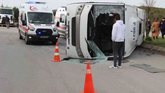 Kocaeli'de tır ile işçi servisi çarpıştı: 2'si ağır 25 yaralı!