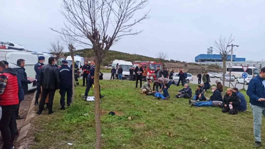 Kocaeli'de tır ile işçi servisi çarpıştı: 2'si ağır 25 yaralı!